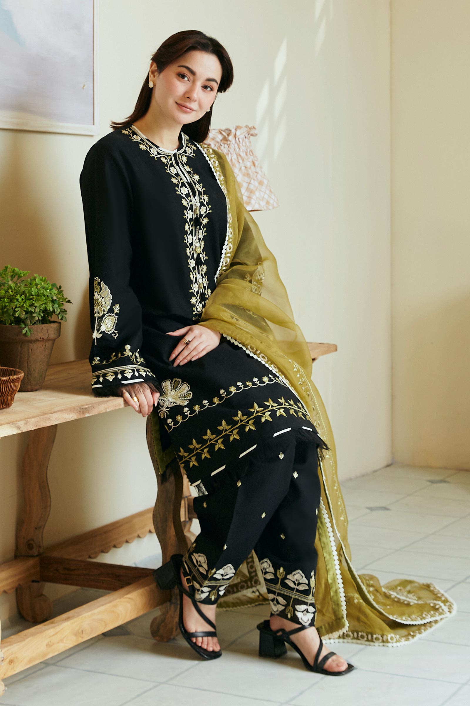 Coco Lawn Suits by Zara Shahjahan | 2024 | 1B